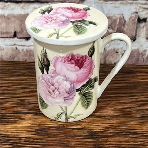 Kent Pottery Roses mug with lid